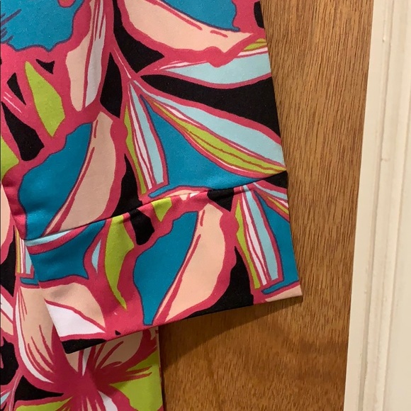 SOLD - Women’s dress size large. - Picture 7 of 9